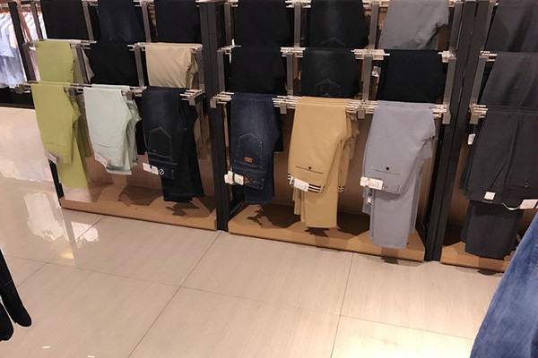 乔派尼男装店铺展示