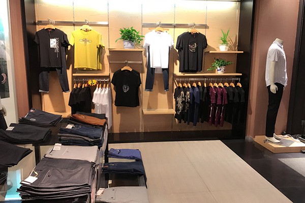 乔派尼男装店铺展示