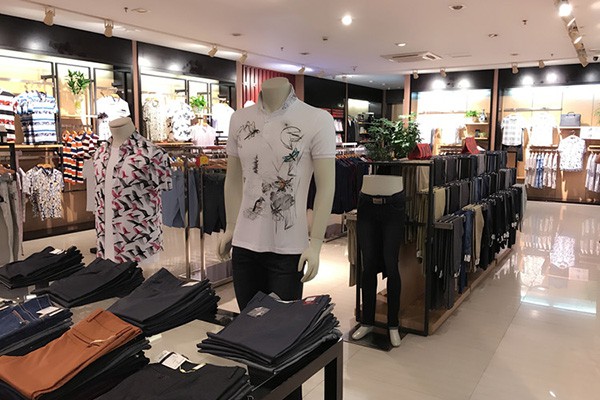 乔派尼男装店铺展示