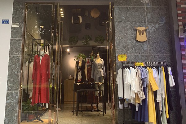 音菲梵女装店铺形象