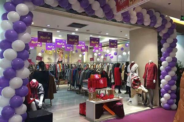 凡诗琪女装店铺展示