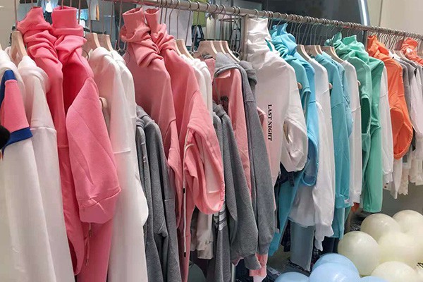 赏心悦目女装店铺展示