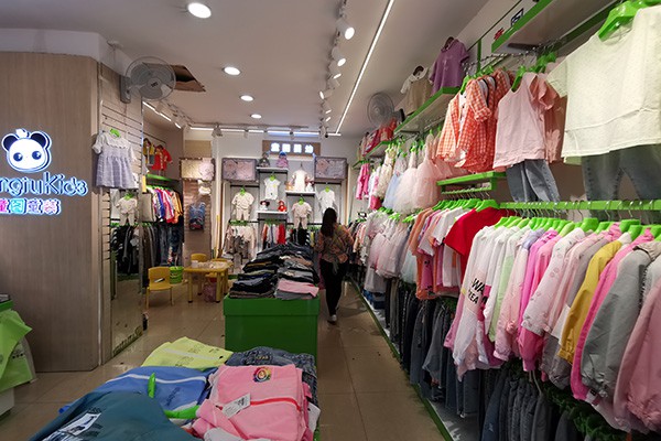 童图童装店铺形象