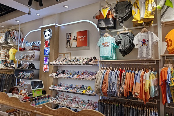 童图童装店铺展示