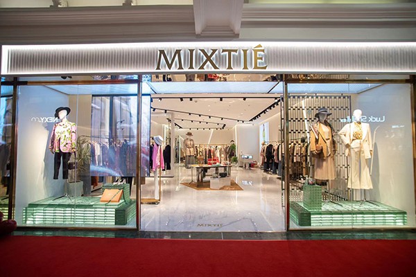 Mixtie女装店铺形象