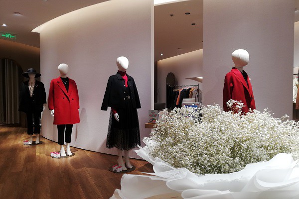 SUYAN溯岩女装店铺形象