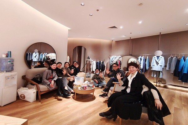 SUYAN溯岩女装店铺形象