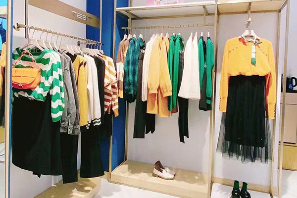 她之蝶女装店铺展示