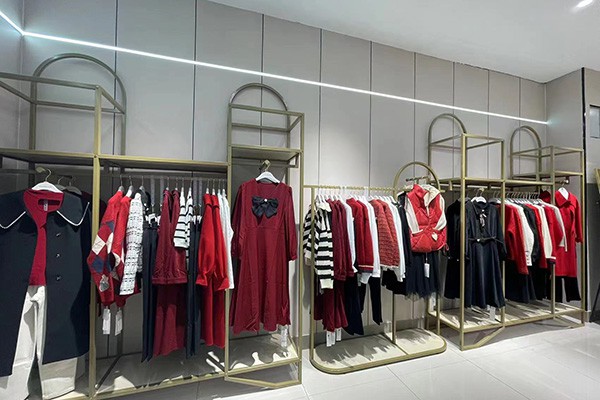 淑时尚女装店铺展示