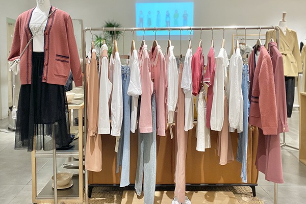 蒂蒂猫女装店铺形象