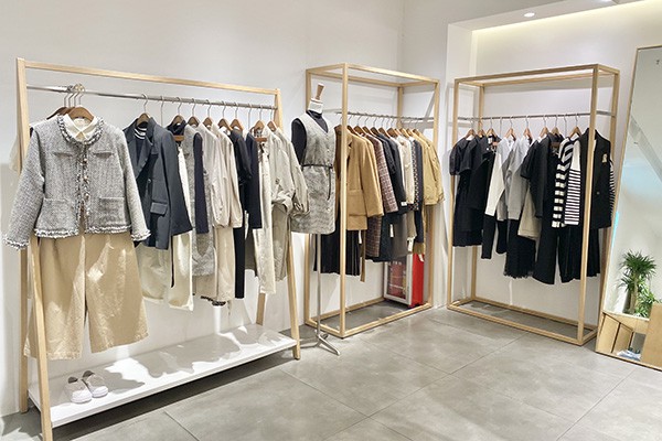 蒂蒂猫女装店铺形象