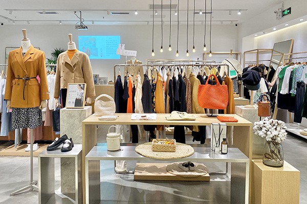 蒂蒂猫女装店铺形象