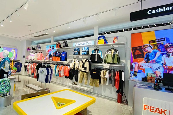 PEAK童装店铺展示
