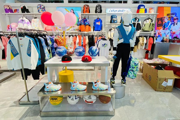 PEAK童装店铺形象