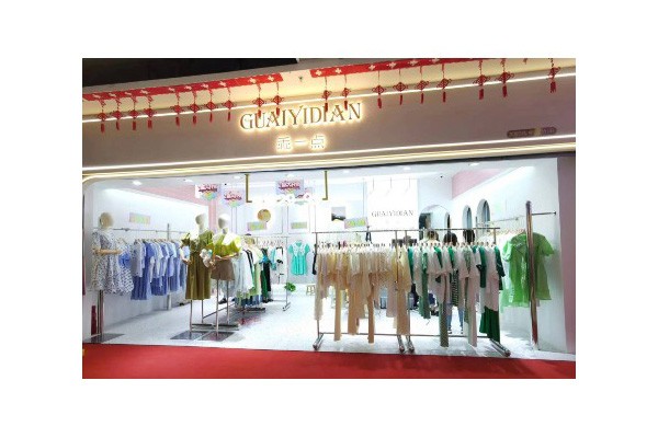 乖一点女装店铺形象