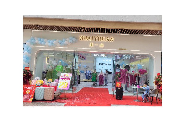 乖一点女装店铺形象