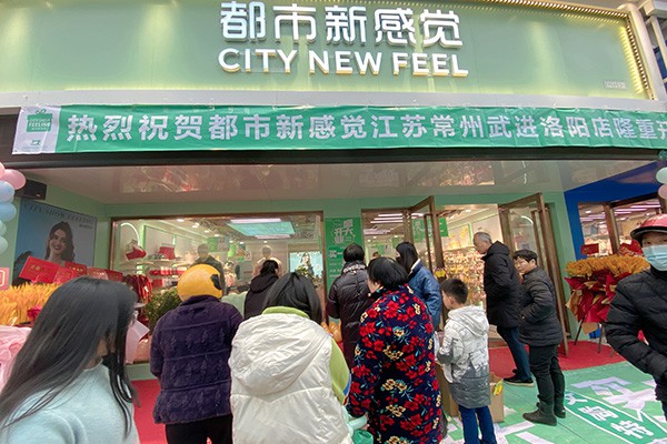 都市新感觉内衣店铺展示