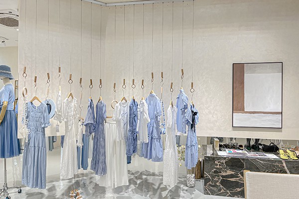 闻讯女装店铺形象