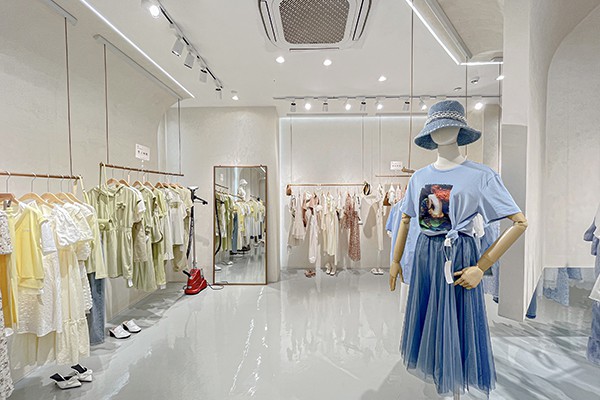 闻讯女装店铺展示