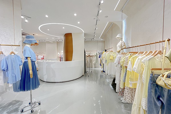 闻讯女装店铺展示