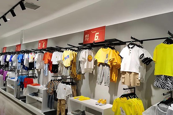 木可木可童装店铺展示