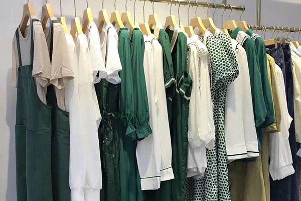 潘洛希女装店铺展示