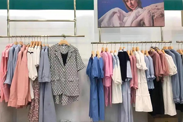 潘洛希女装店铺展示