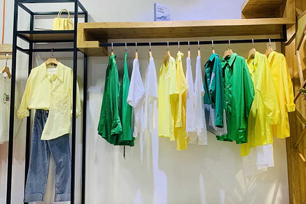 圣多衣女装店铺形象