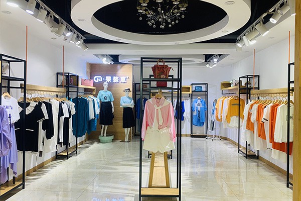 圣多衣女装店铺形象