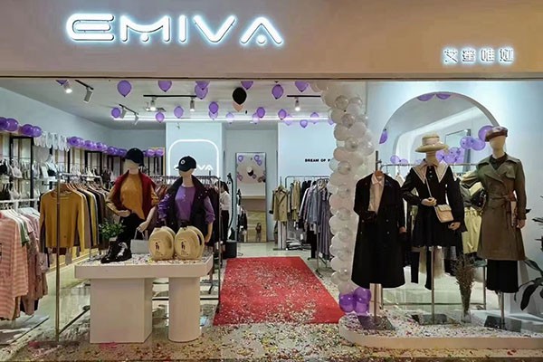 艾蜜唯娅女装店铺展示