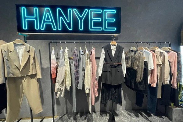 韩宜女装店铺展示