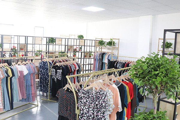 枫雅嫚女装店铺展示