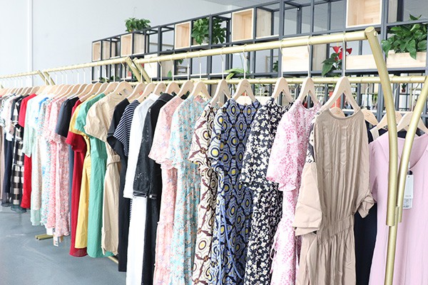 枫雅嫚女装店铺展示