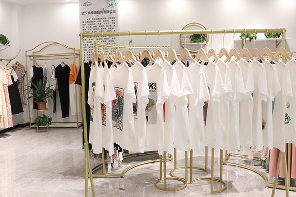 枫雅嫚女装店铺展示