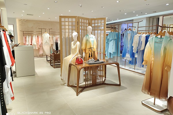纷丽女装店铺展示