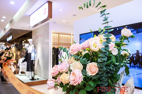 纷丽女装店铺展示