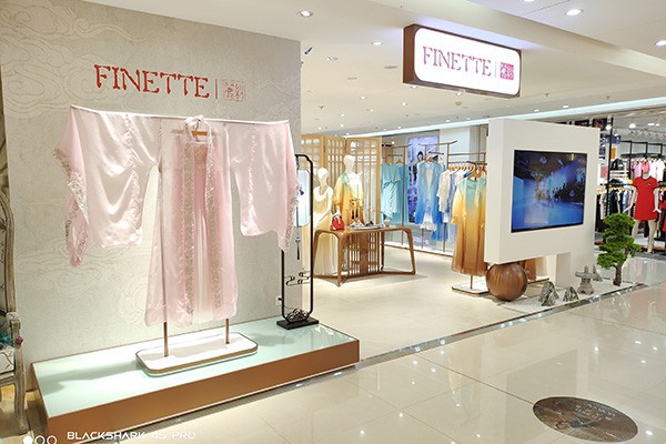 纷丽女装店铺展示