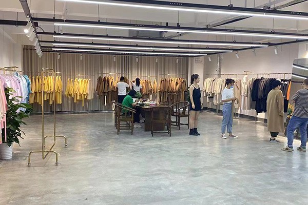 1CM女装店铺展示