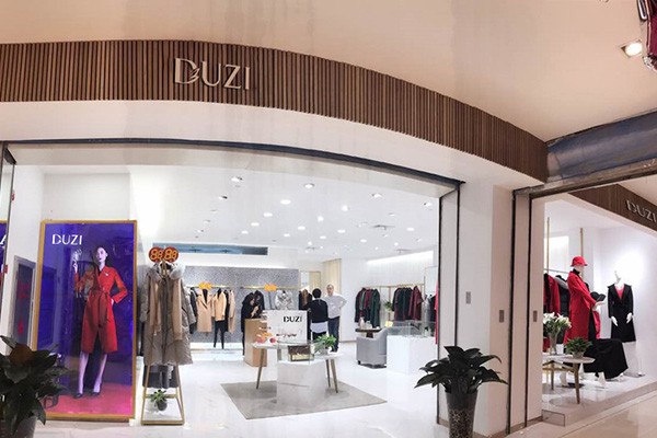 都姿女装店铺展示