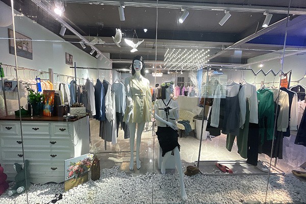 简诣女装店铺形象