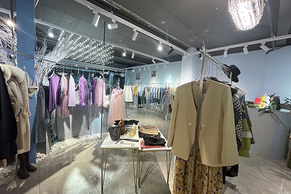 简诣女装店铺形象