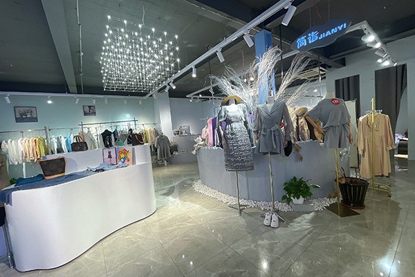 简诣女装店铺展示