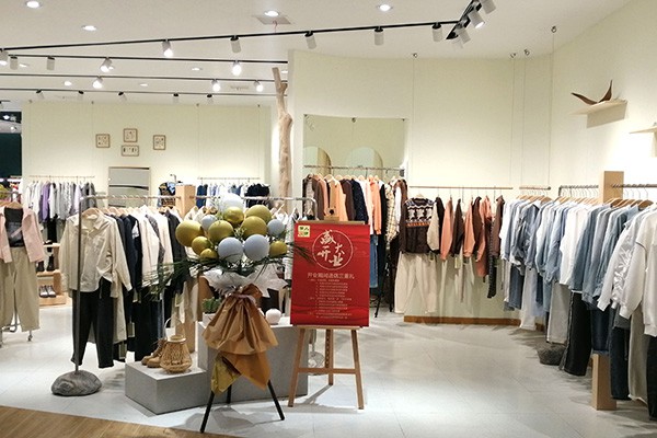 堓上女装店铺形象