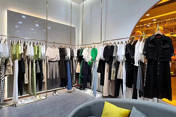 IN+茵嘉女装店铺形象