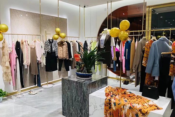 IN+茵嘉女装店铺展示