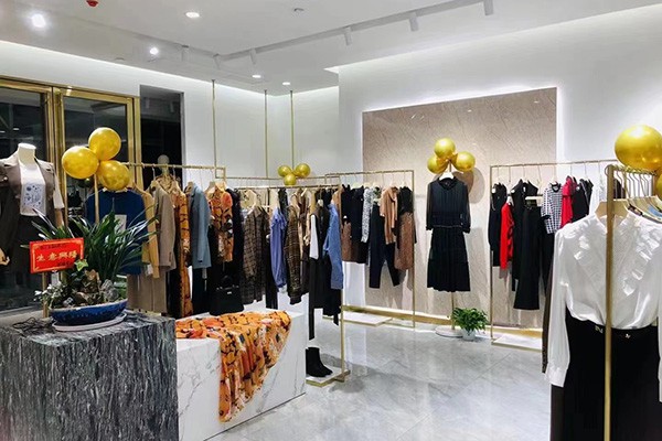 IN+茵嘉女装店铺形象