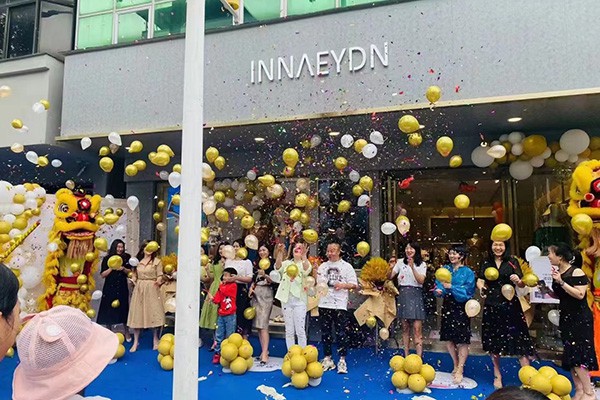 IN+茵嘉女装店铺展示