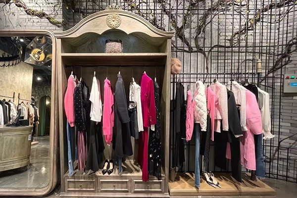 ZRAU女装店铺展示