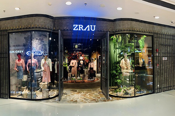 ZRAU女装店铺展示