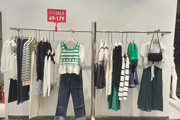 俏米图女装店铺形象